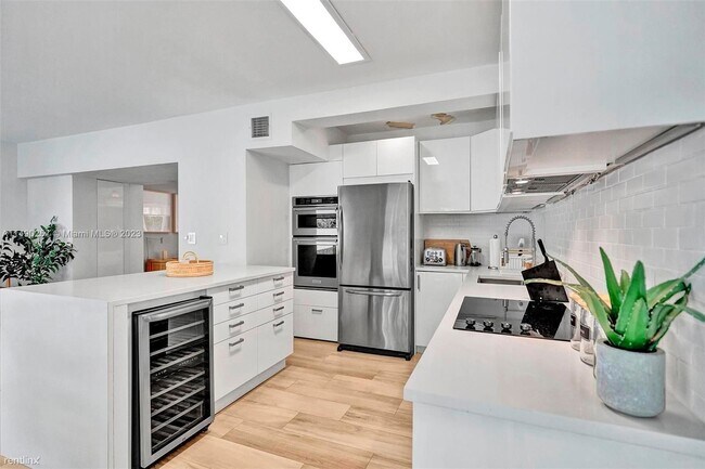 Building Photo - 4 br, 2 bath House - 275 W Mashta Dr