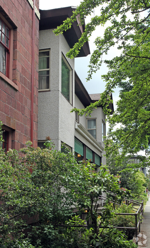 Building Photo - Twin Gables Apartments