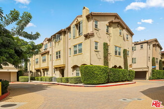 Building Photo - 14122 Willow Ln