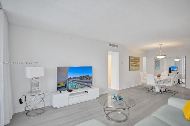 Building Photo - 3000 S Ocean Dr