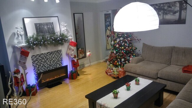 Building Photo - 2 br, 1.5 bath House - 2825 Cobden South S...