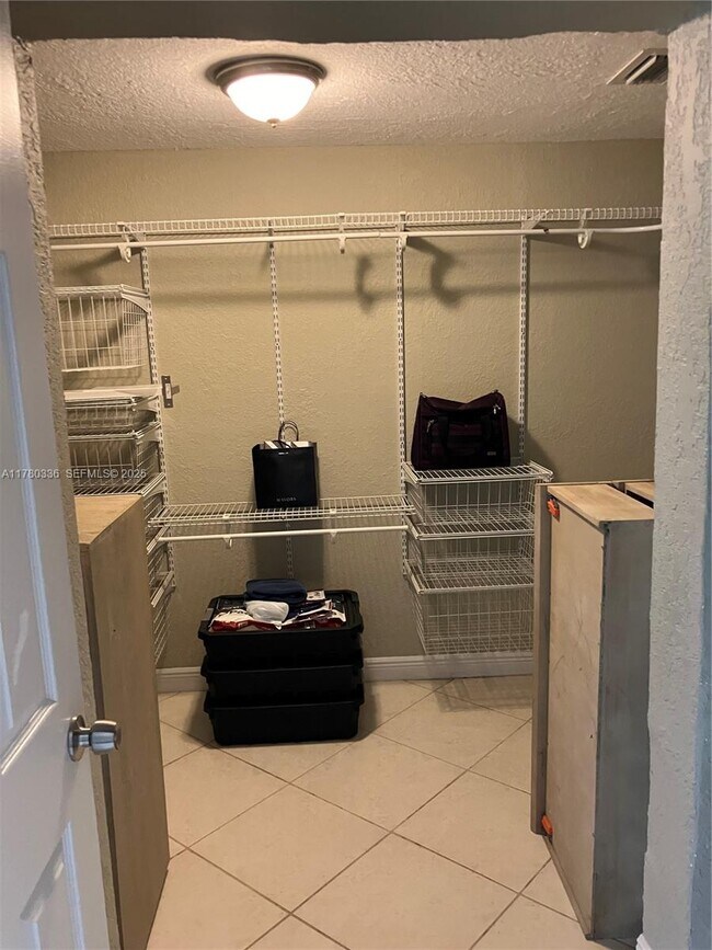 Foto del edificio - 5495 SW 68th Ave