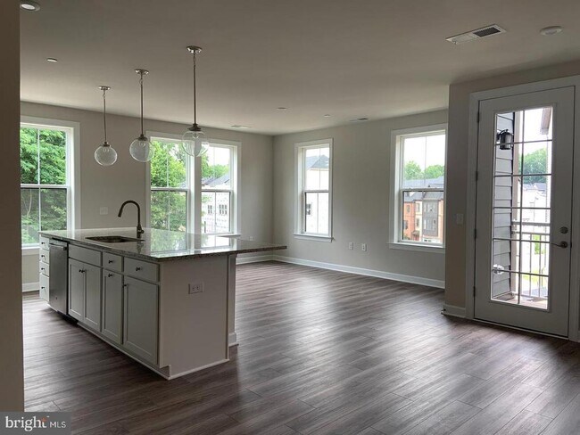 Foto del edificio - 3925 Fair Ridge Dr