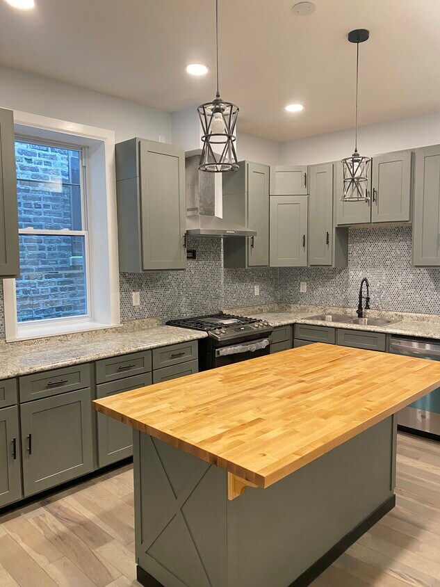 Kitchen - 2639 N Kedzie Ave