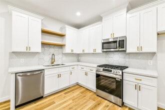 Building Photo - 6103 Cavalier St