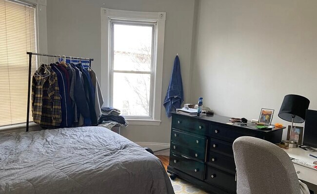 Building Photo - 10 Carmel St