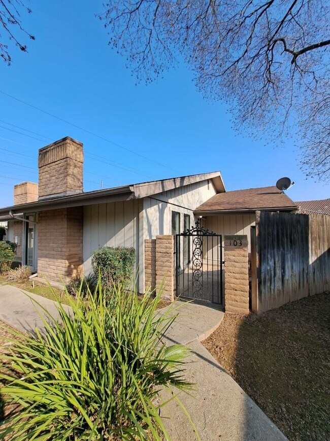 Foto del edificio - 4593 N Emerson Ave