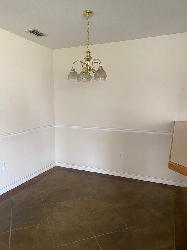 Foto del edificio - Duplex in Heritage Park! July 12th move in...