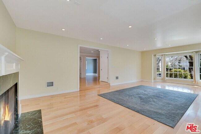 Building Photo - 259 S Roxbury Dr