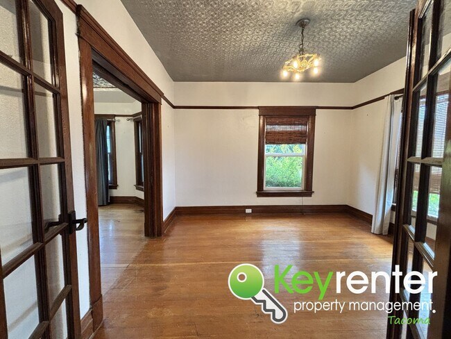 Foto del edificio - Unique 3-Bedroom Tacoma Home with Fenced Y...