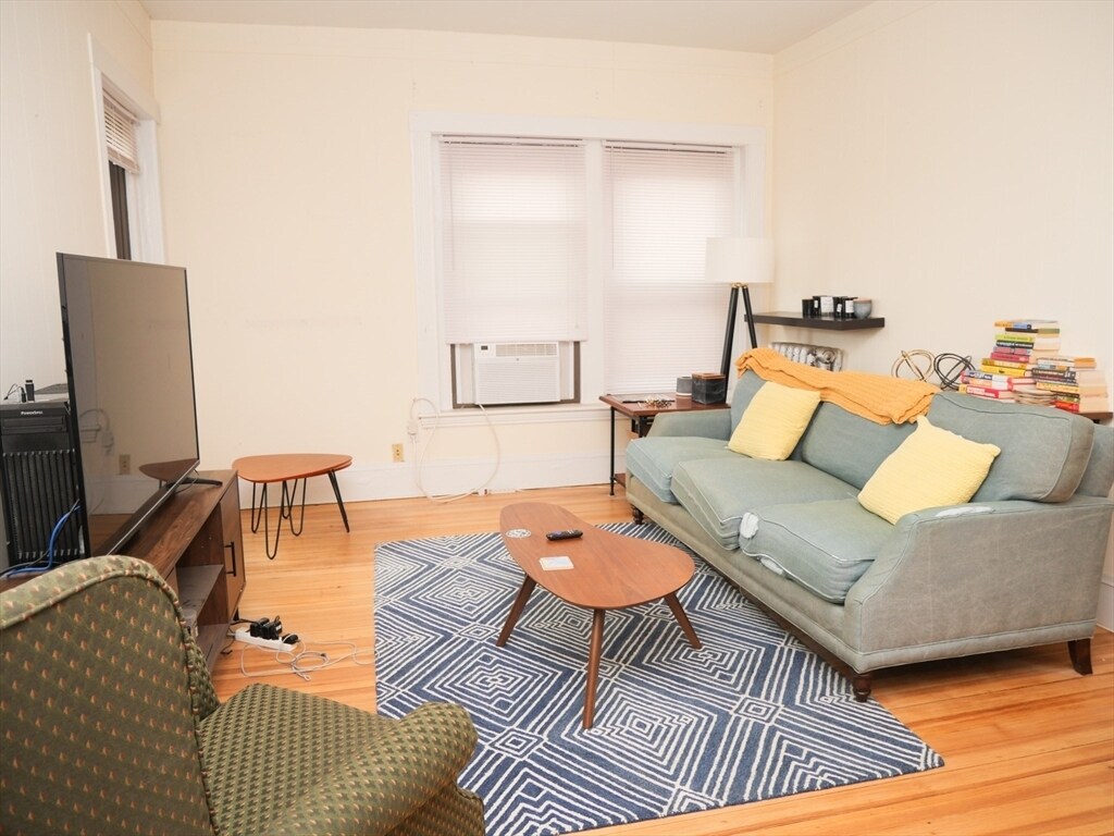 Foto principal - 1382 Beacon St
