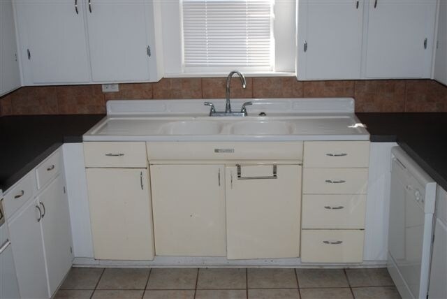 Foto del edificio - *Pre-Leasing* | Quaint Cottage Close to Everything!