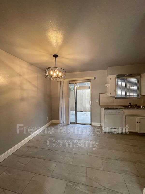 3318 E Sierra Madre Ave Unit A, Fresno, CA 93726 Condo for Rent in