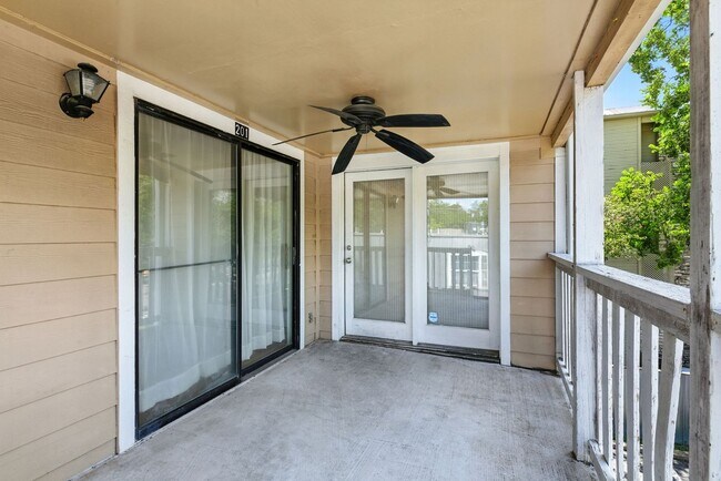 Foto del edificio - FABULOUS walkable/bikeable 3BR with parkin...