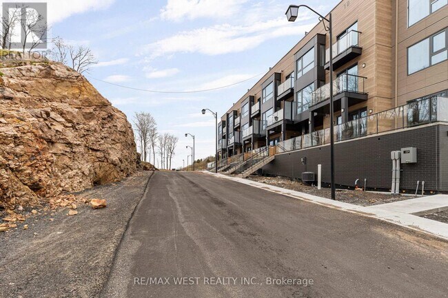 Photo du bâtiment - 119 Town Line Rd W