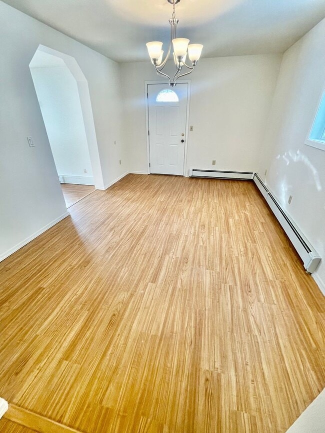 Building Photo - 3 Bd Home for Rent in Fairbanks!