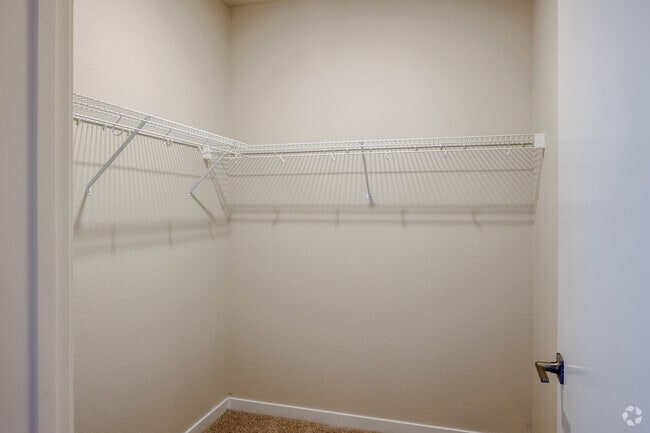 2BR, 2BA - - Holly38