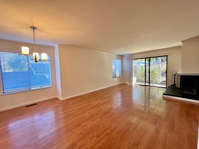 Building Photo - 2Bed/2Bath Central Novato Location with Po...