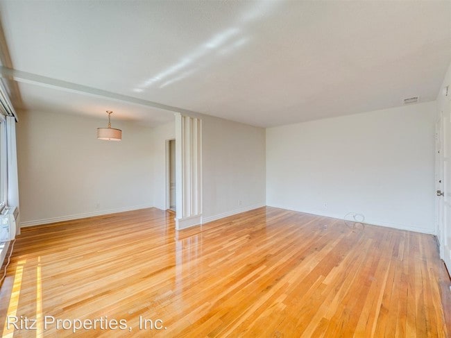 Building Photo - 1226 N Laurel Ave