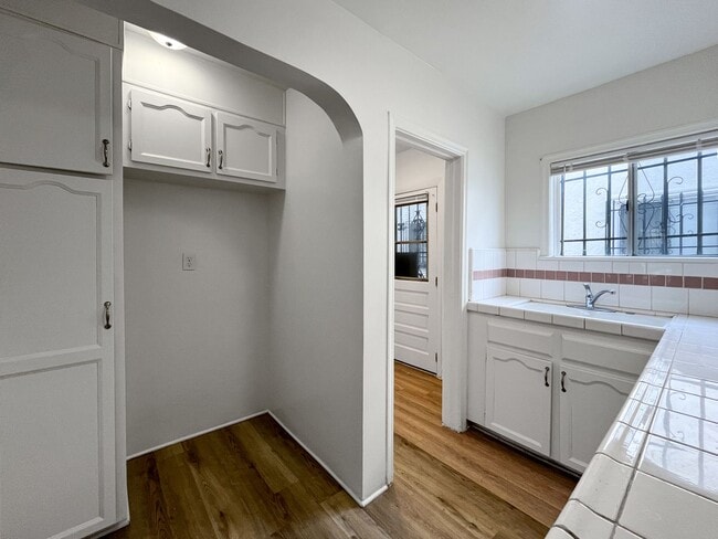 Building Photo - $1000 Off the First Month’s Rent - Modern ...