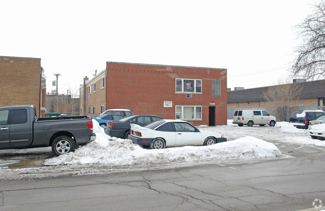 Building Photo - 10549 Crown Rd