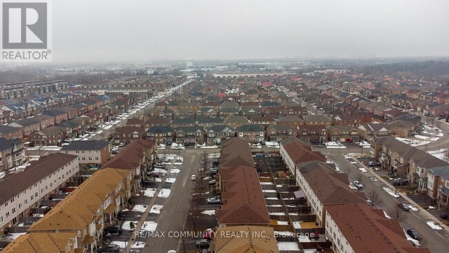 Photo du bâtiment - 32 Red Fox Pl