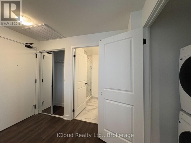 Building Photo - 2075 Lakeshore Rd.