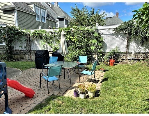 Foto del edificio - 104 Sharon St