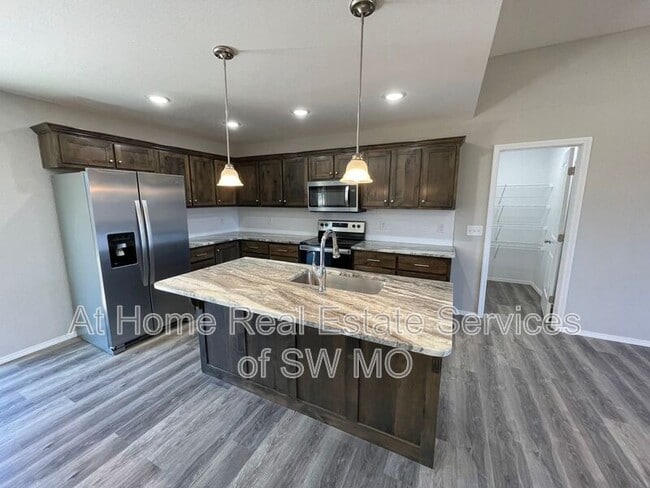 Building Photo - 653 S Southgate Dr