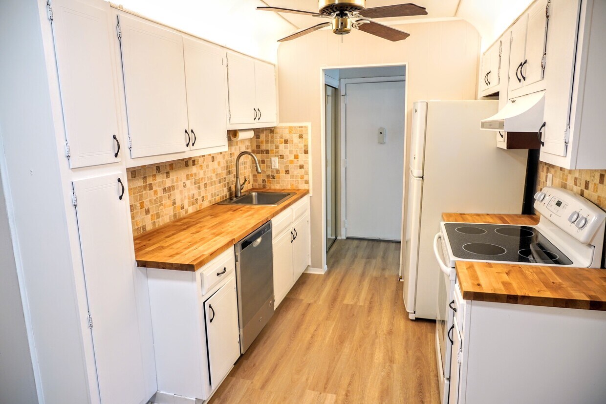 Primary Photo - 53 Amberly Dr