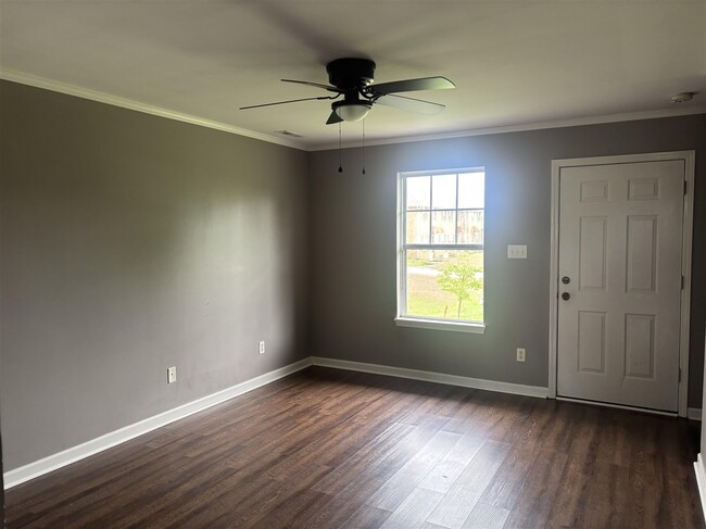 Building Photo - 180 Coachman Ct