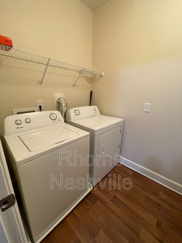 Foto del edificio - 8121 Lenox Creekside Dr