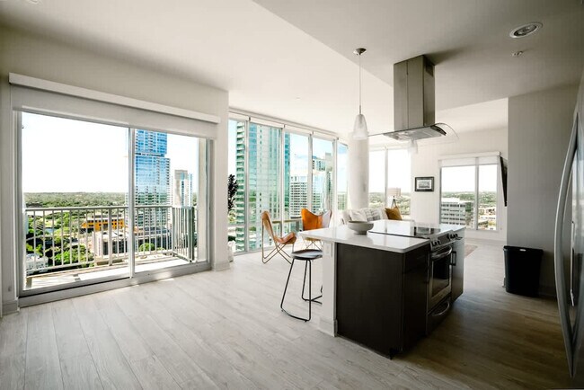 Foto del edificio - 615 W 7th St