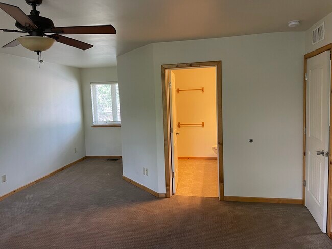 Building Photo - 119 S O'Leary St