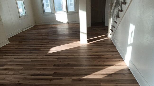 Building Photo - 648 E Princess St