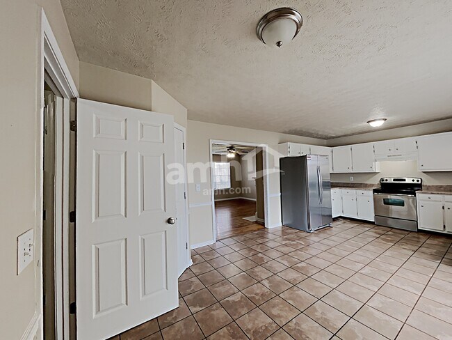 Building Photo - 403 Wooded Valley Ct