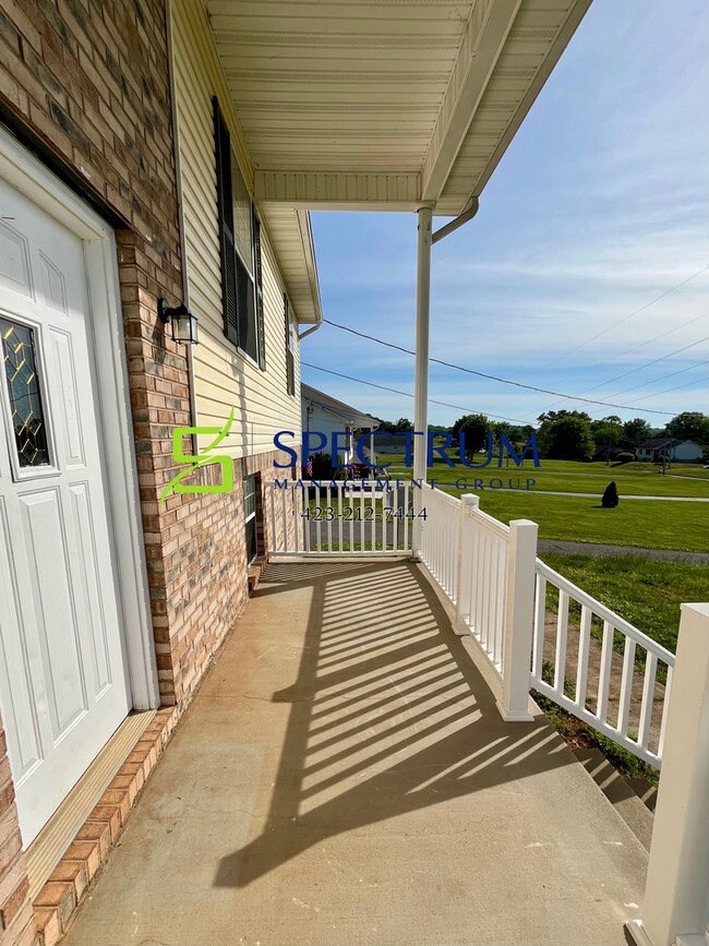 Foto del edificio - Now accepting applications - Large 4 bedroom 2 bath single family home Dandridge, TN