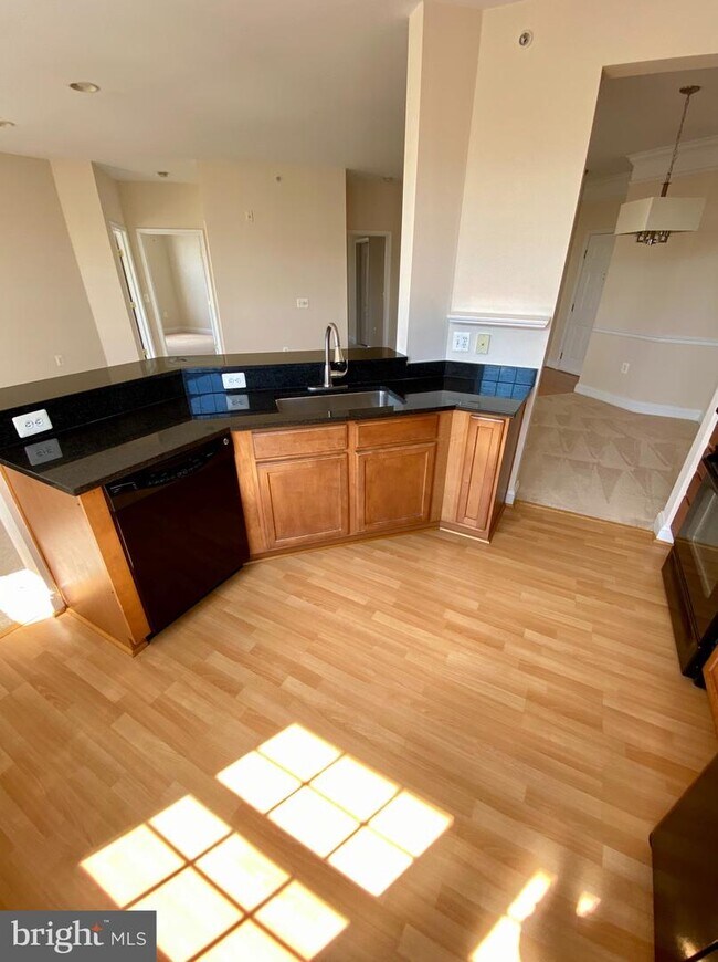 Building Photo - 12901 Clarks Crossing Dr