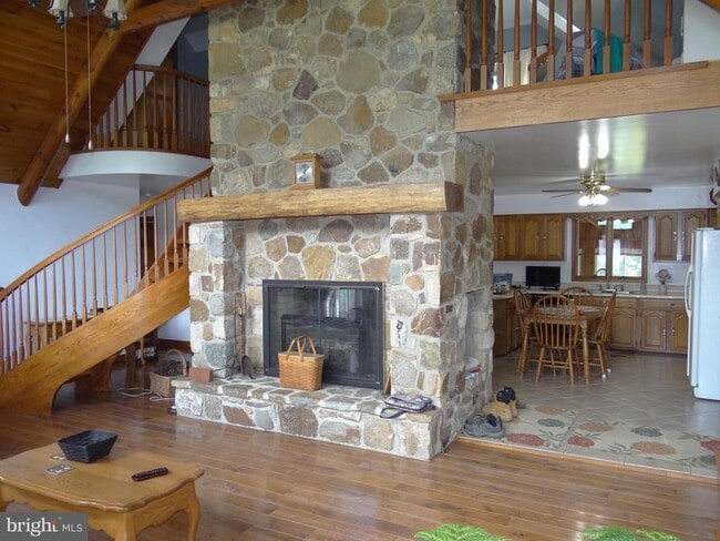 Foto del edificio - 250 Fieldstone Rd