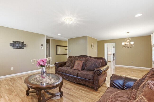 Foto del edificio - 12426 Chalford Ln