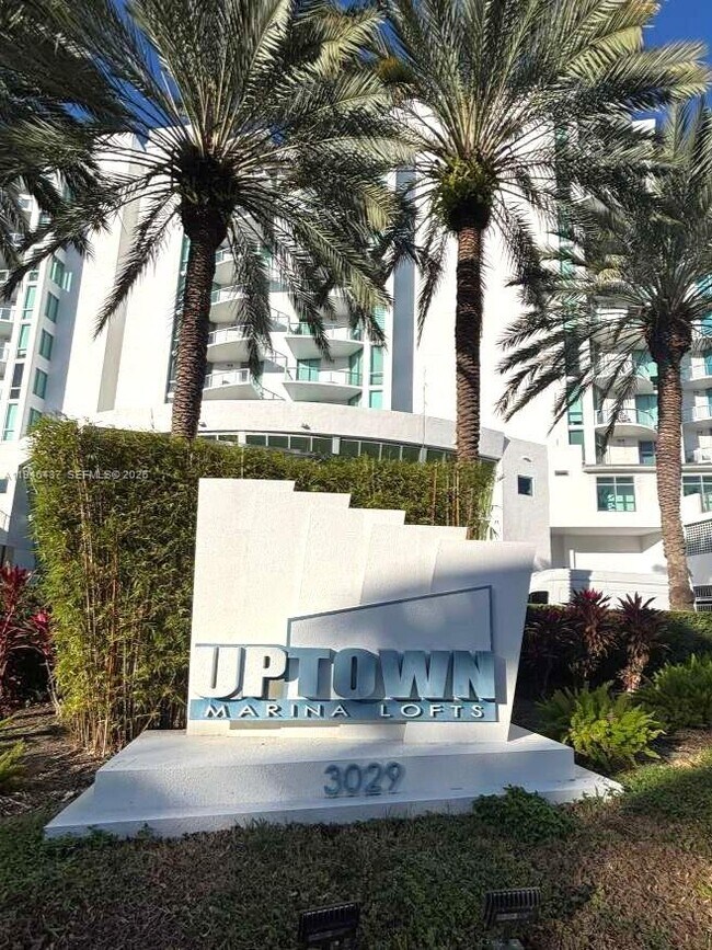 Foto del edificio - 3029 NE 188th St