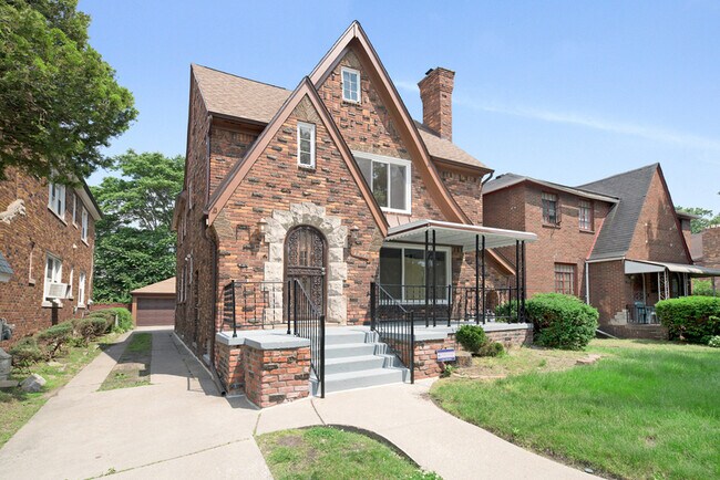 Building Photo - 17512 Roselawn St