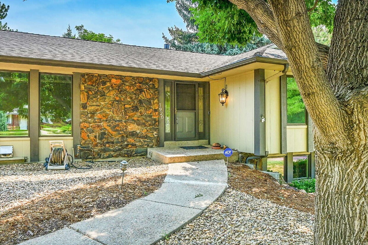 $6,250.00 - 5 Bedrooms, 3.5 Bathrooms, Sin... - $6,500.00 - 5 Bedrooms, 3.5 Bathrooms, Sin...