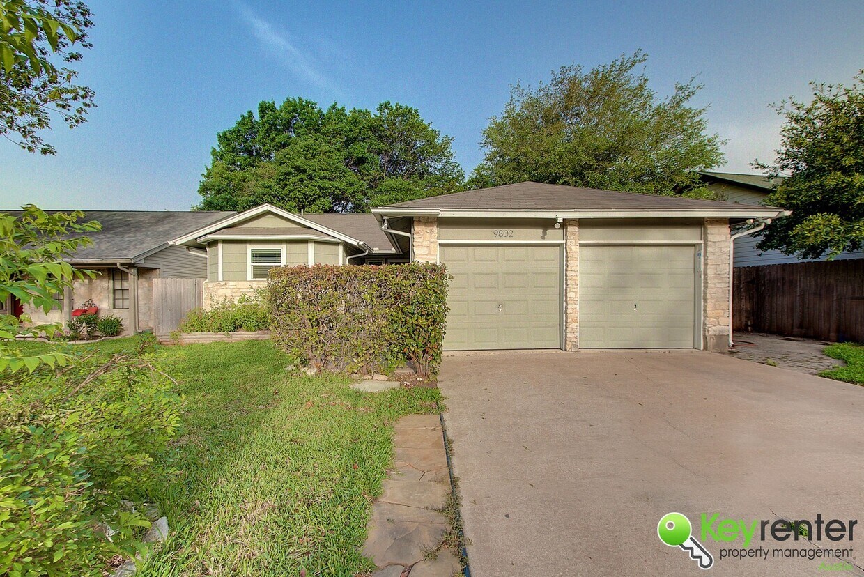 Foto principal - Charming 3 Bedroom, 2 Bathroom Home in Sou...