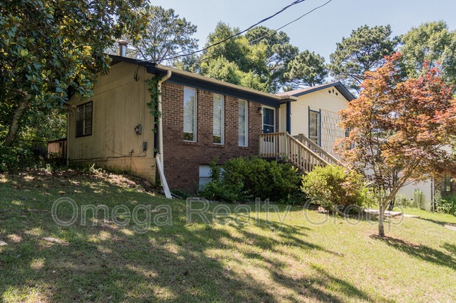 Building Photo - 2504 Daly Dr