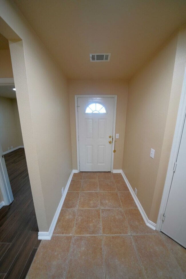 Foto del edificio - Immaculately upgraded and maintained home now available in Cibolo! Realtor Commission: $550