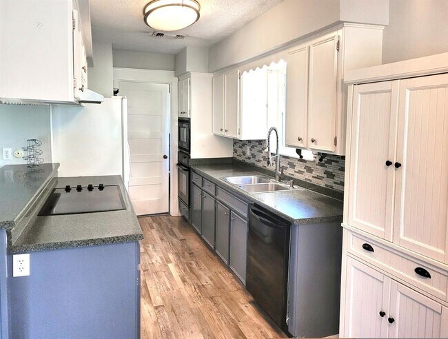 Foto del edificio - 1640 Scroggins Ln