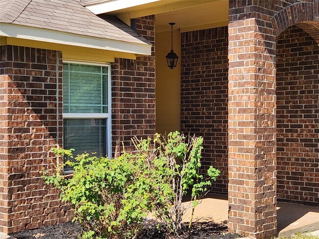 Building Photo - 2411 Village Stone Ct