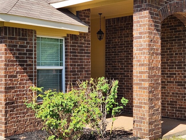 Foto del edificio - 2411 Village Stone Ct