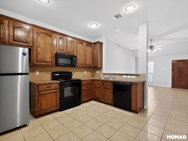 Foto del edificio - 2131 Colby Ln